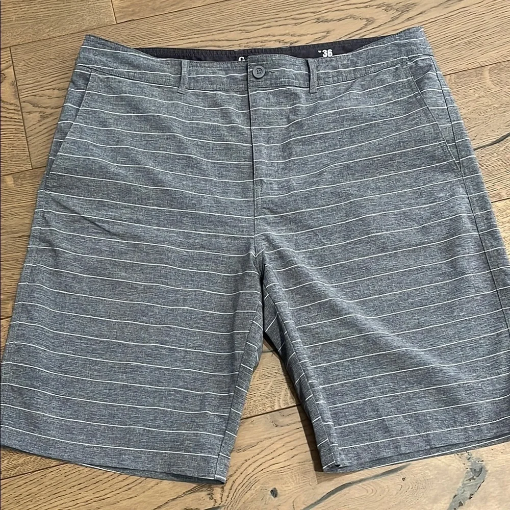 Men’s Gray Pinstriped Shorts Swim Trunks Flat Front Goodfellow Size 26